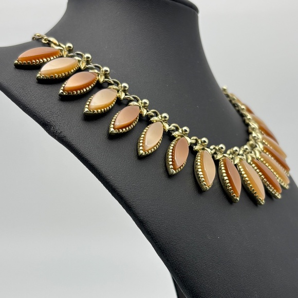 Vintage Lucite Peach & Tan Hanging Elements Gold-Tone Necklace Matching Bracelet - Picture 3 of 11